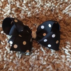Small black and white hair bow
